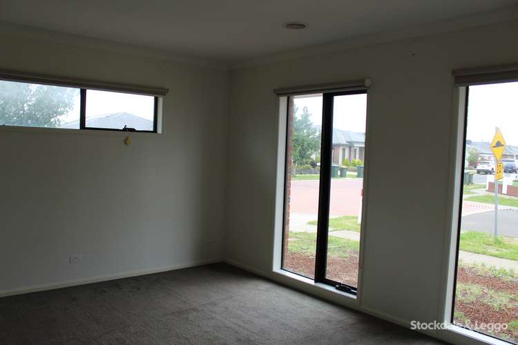 Second view of Homely house listing, 2 Cutleaf Crescent, Tarneit VIC 3029