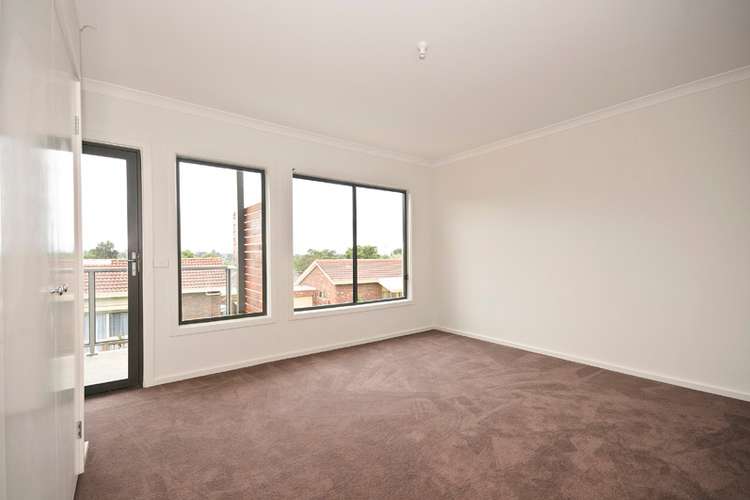 Fifth view of Homely townhouse listing, 2/10 Tulip Crescent, Boronia VIC 3155