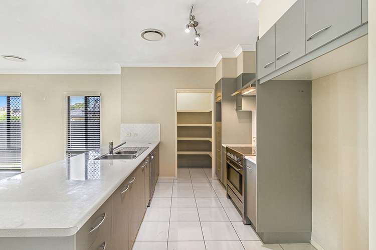 25 Westaway Crescent, Bellbowrie QLD 4070