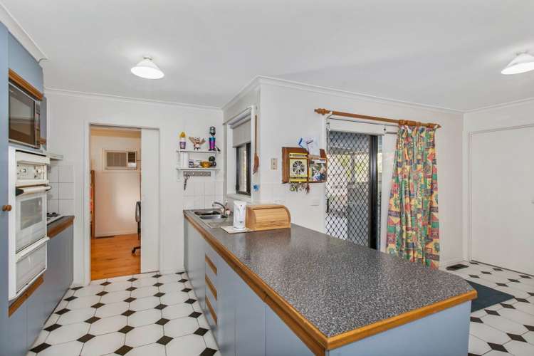 Second view of Homely house listing, 3 McGeorge Court, Sunbury VIC 3429