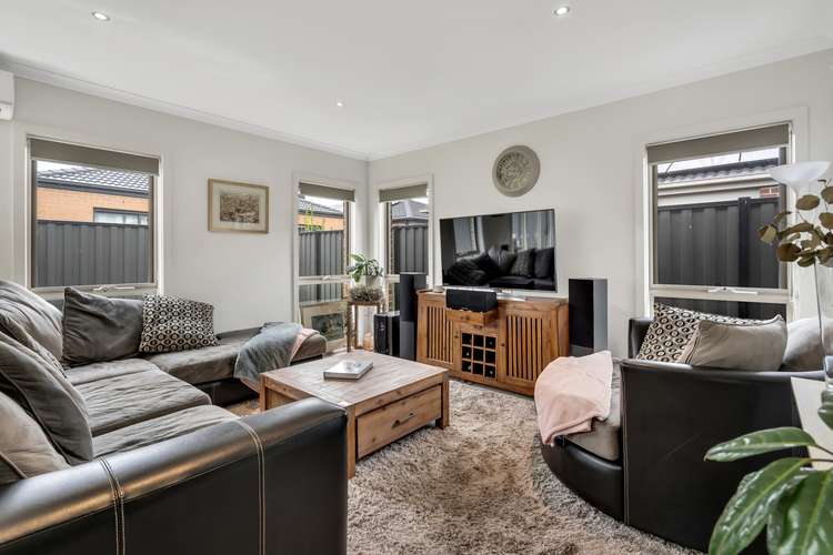 Fifth view of Homely house listing, 6 Periwinkle Circuit, Craigieburn VIC 3064