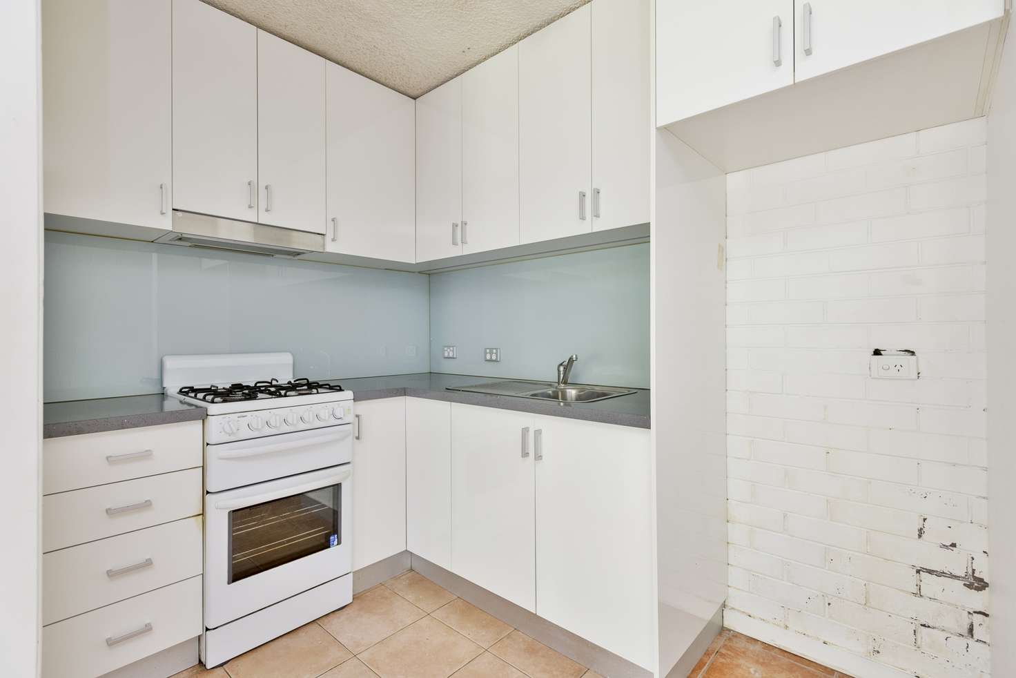 Main view of Homely unit listing, 2/11 Gordon Street, Footscray VIC 3011