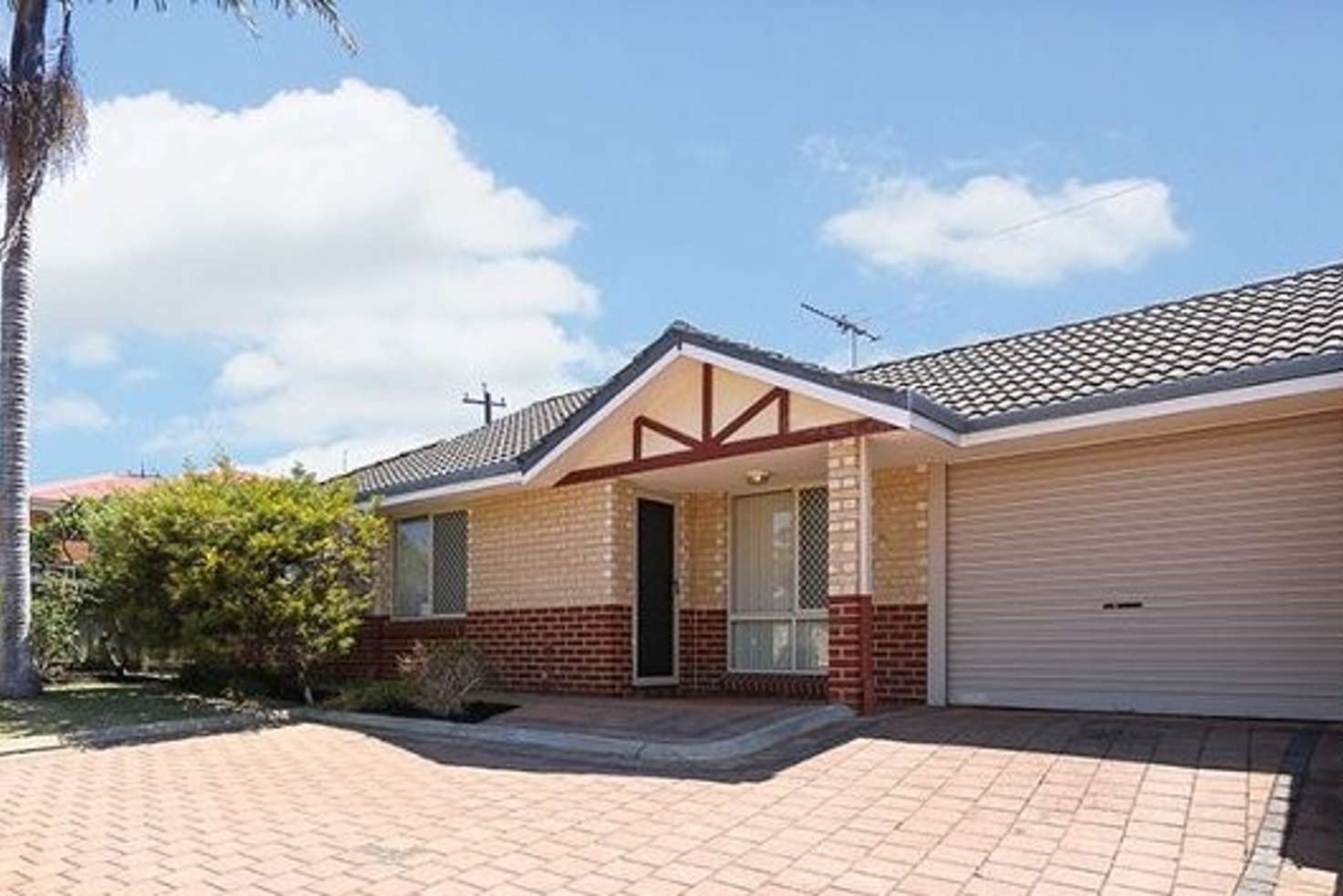 Main view of Homely house listing, 1/15 Truslove Close, Willagee WA 6156