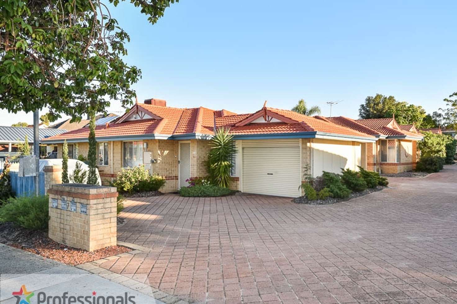 Main view of Homely house listing, 2/7 Chapman Road, St James WA 6102