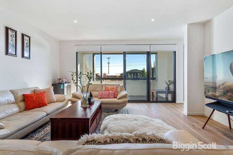 Main view of Homely townhouse listing, 2/468 Middleborough Road, Blackburn VIC 3130