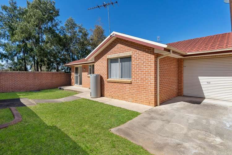 8/10 Peacock Close, Green Valley NSW 2168