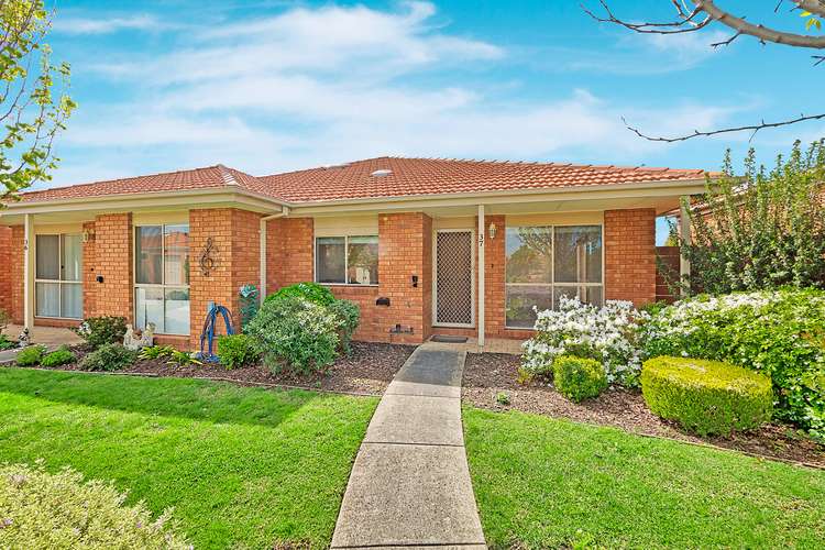 37/2 Rochester Parade, Cranbourne East VIC 3977