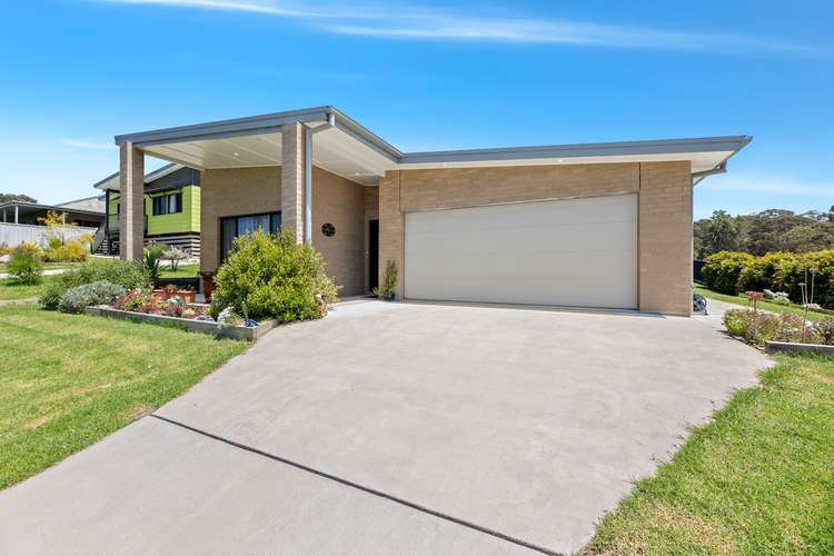 8 Swan Ridge Place, Moruya NSW 2537