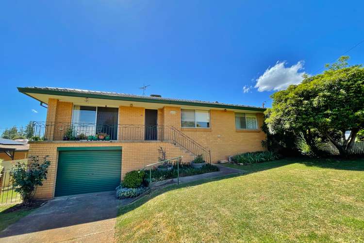 13 Crichton Crescent, Young NSW 2594