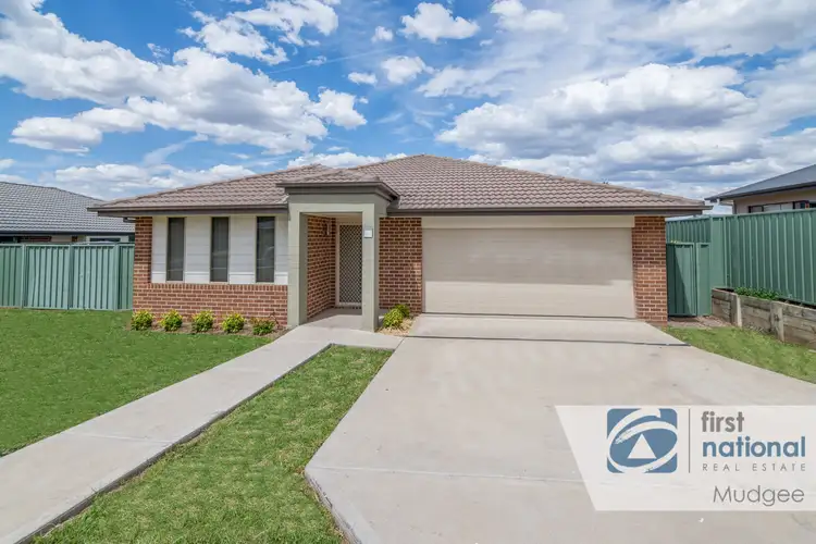 63 Banjo Paterson Avenue
