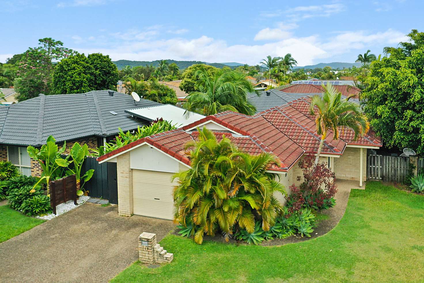 Main view of Homely house listing, 2/10 Thornleigh Crescent, Varsity Lakes QLD 4227