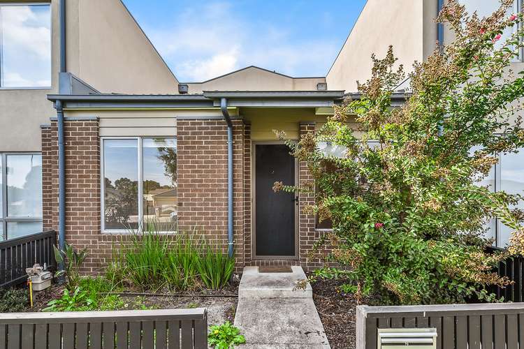 Main view of Homely townhouse listing, 70 Hutchinson Drive, Lynbrook VIC 3975