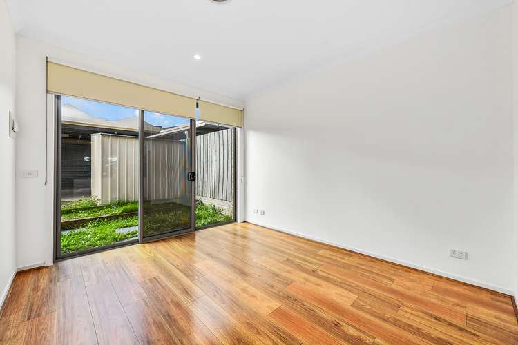 Fifth view of Homely townhouse listing, 70 Hutchinson Drive, Lynbrook VIC 3975