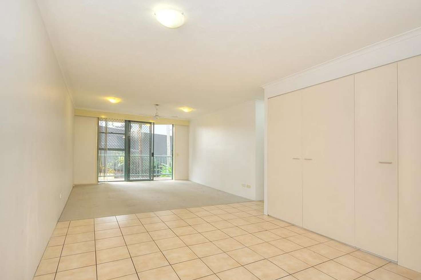 Main view of Homely unit listing, 2/124 Queen Street, Southport QLD 4215