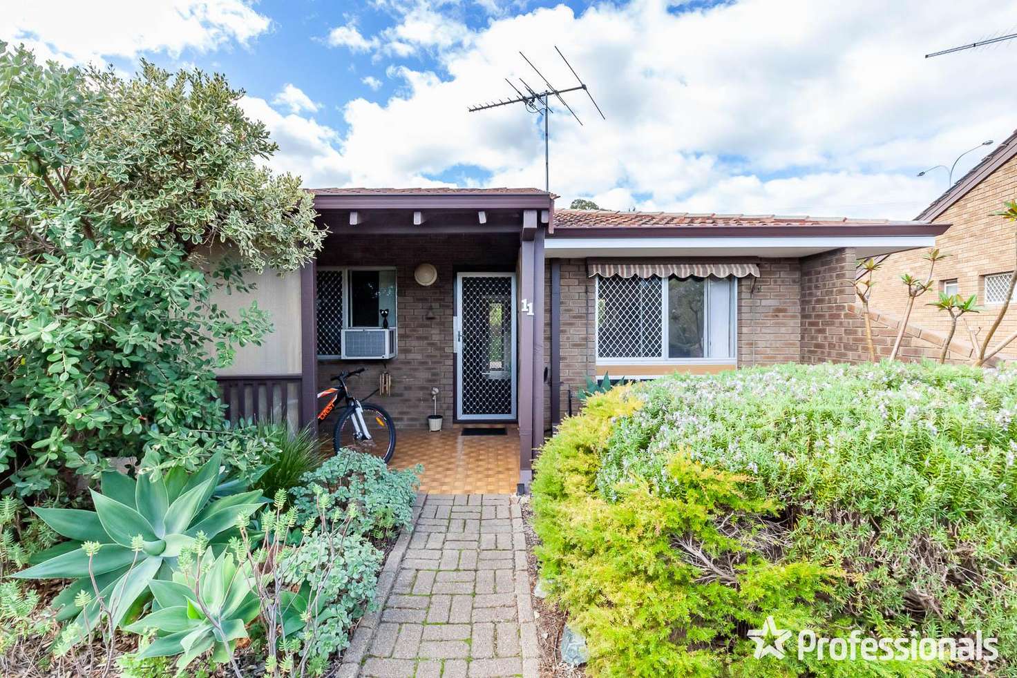 Main view of Homely house listing, 11/40 Lensham Place, Armadale WA 6112