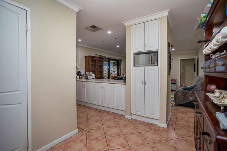Fifth view of Homely house listing, 37 Guinivere Way, Camillo WA 6111