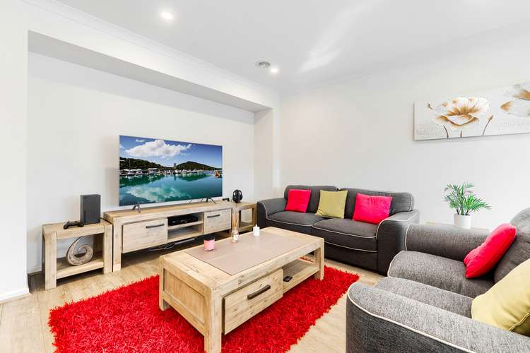 Main view of Homely townhouse listing, 21 Bona Vista Rise, Clyde VIC 3978