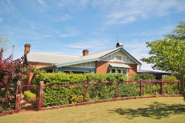 19 Taylor Road, Young NSW 2594
