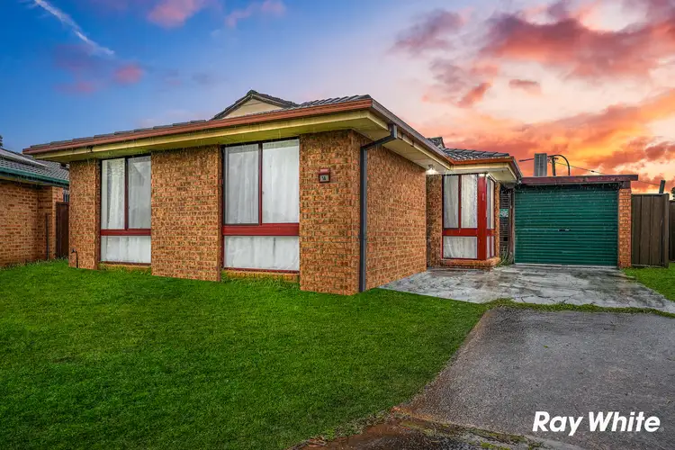 8 Plunkett Crescent