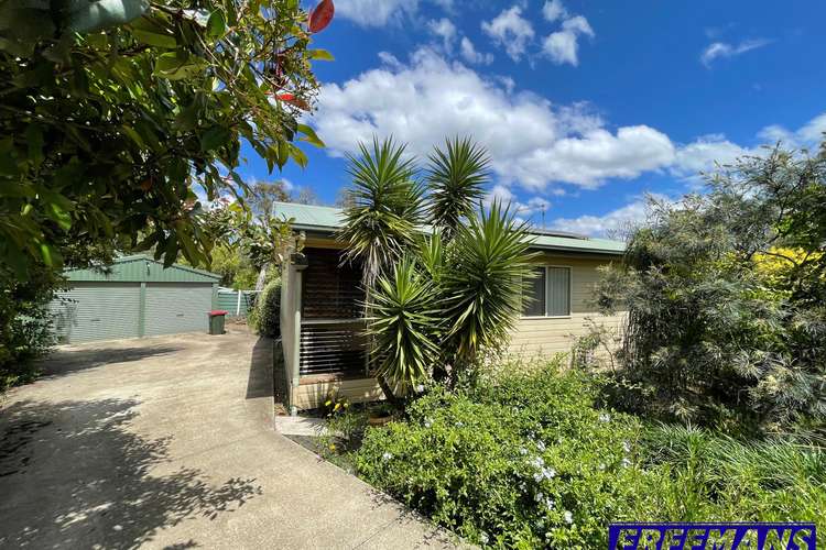 24 Deakin Crescent, Nanango QLD 4615