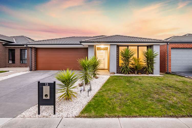 13 Colchester Avenue, Cranbourne West VIC 3977