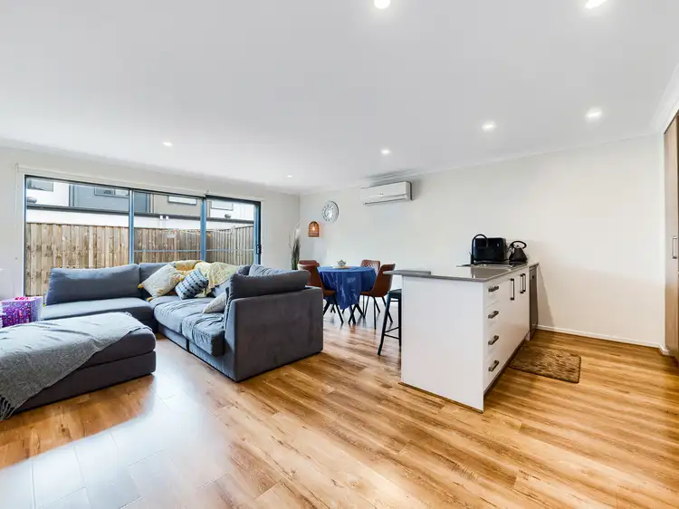 16 Hebrides Close