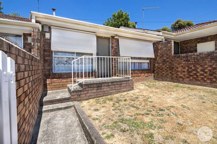 2/9 Hermitage Avenue, Mount Clear VIC 3350