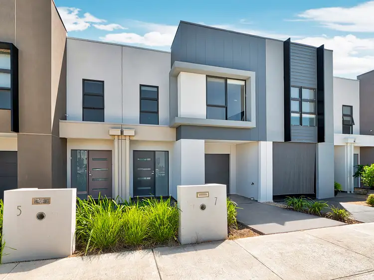 Main view of Homely townhouse listing, 7 Lumeah Drive, Cranbourne West VIC 3977