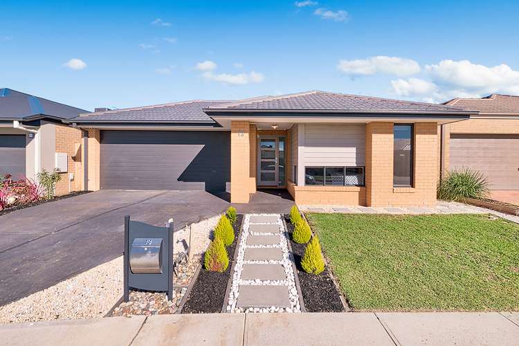 13 Greenglade Way, Cranbourne East VIC 3977