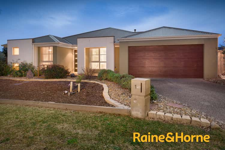 1 Reyoff Place, Lyndhurst VIC 3975