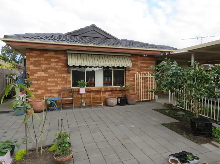 33 Sunny Place, St Johns Park NSW 2176
