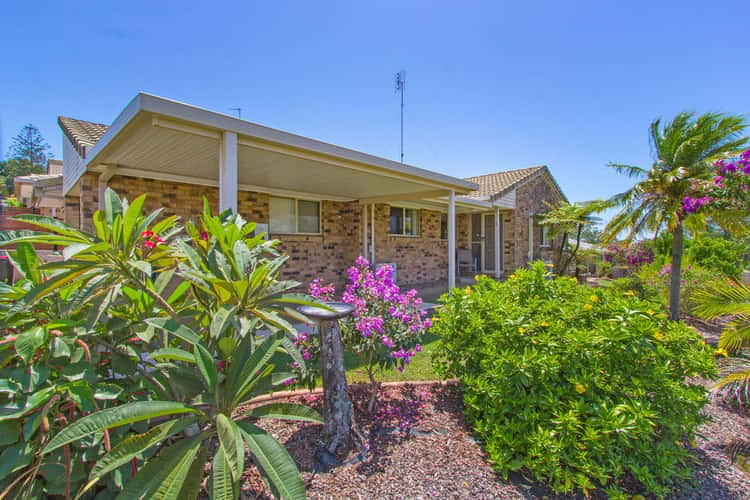 Main view of Homely villa listing, 1/33 Martinelli Avenue, Banora Point NSW 2486