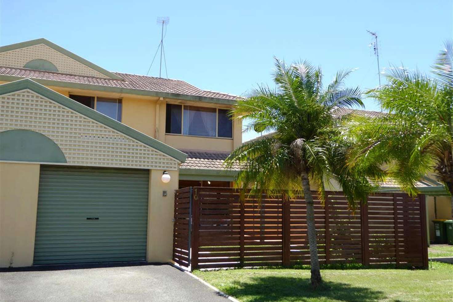 Main view of Homely townhouse listing, 10/469 Pine Ridge Road, Runaway Bay QLD 4216