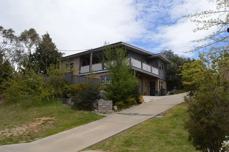 8C Cobbon Crescent