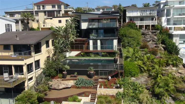 32 Ian Avenue, North Curl Curl NSW 2099