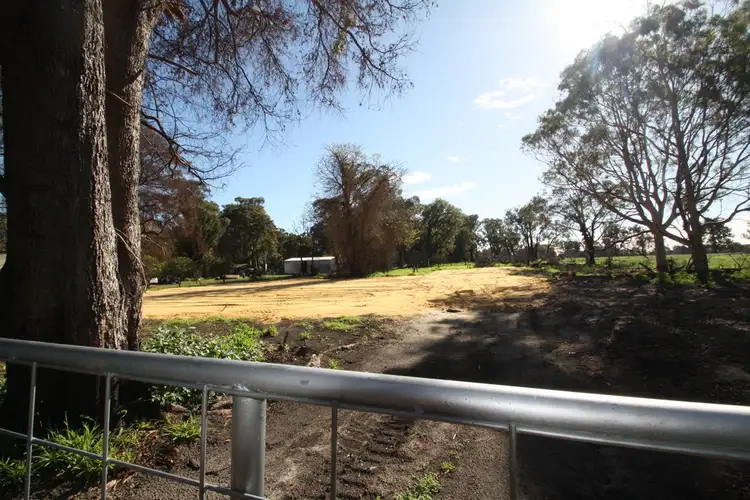 124 Clifton Rd, Yarloop WA 6218