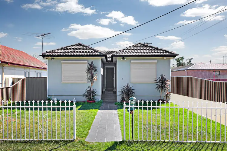 7 Bradshaw Avenue, Moorebank NSW 2170