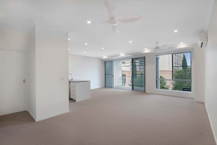 Main view of Homely unit listing, 16/3400 Panorama Drive, Carrara QLD 4211