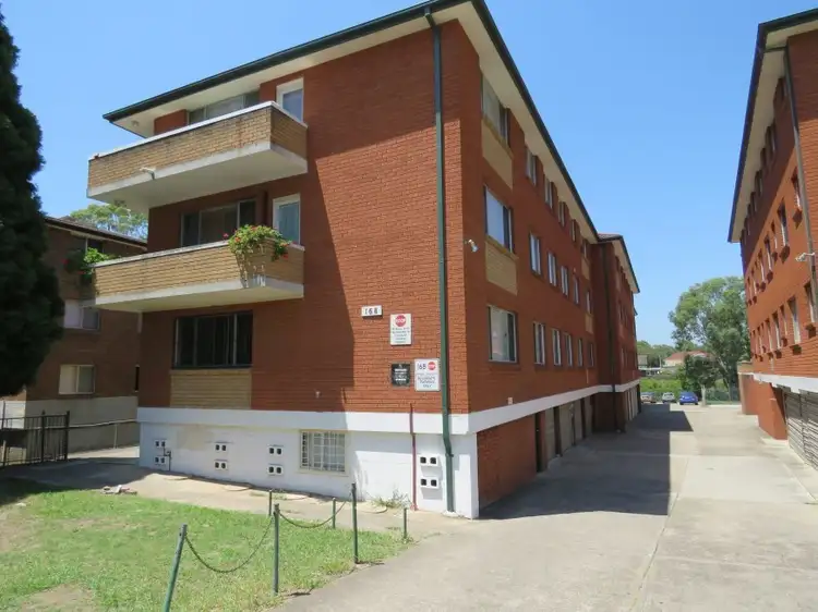 2/168 Sandal Crescent, Carramar NSW 2163
