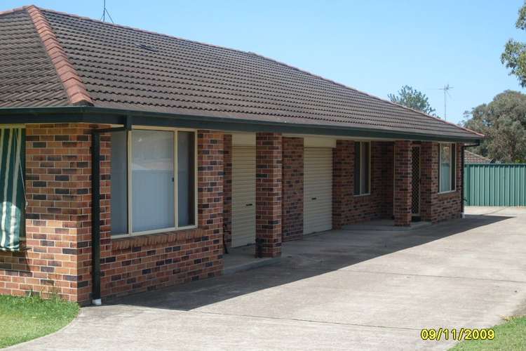 Main view of Homely unit listing, 2/11 DURHAM CLOSE, Raymond Terrace NSW 2324