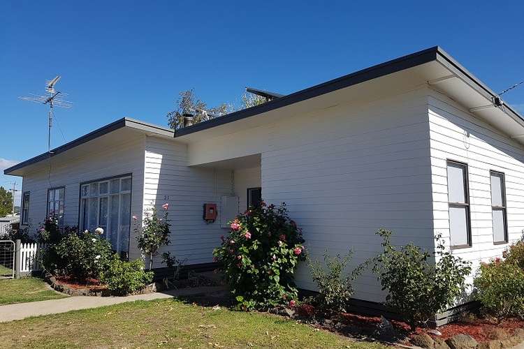 Main view of Homely house listing, 21 Lawrence Crt, Colac VIC 3250