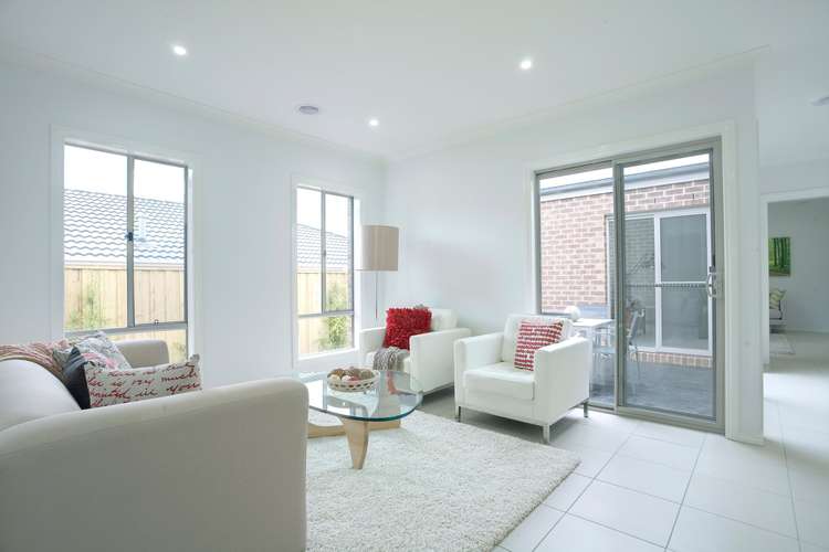 Fifth view of Homely house listing, 8 Crimson Crescent, Carrum Downs VIC 3201