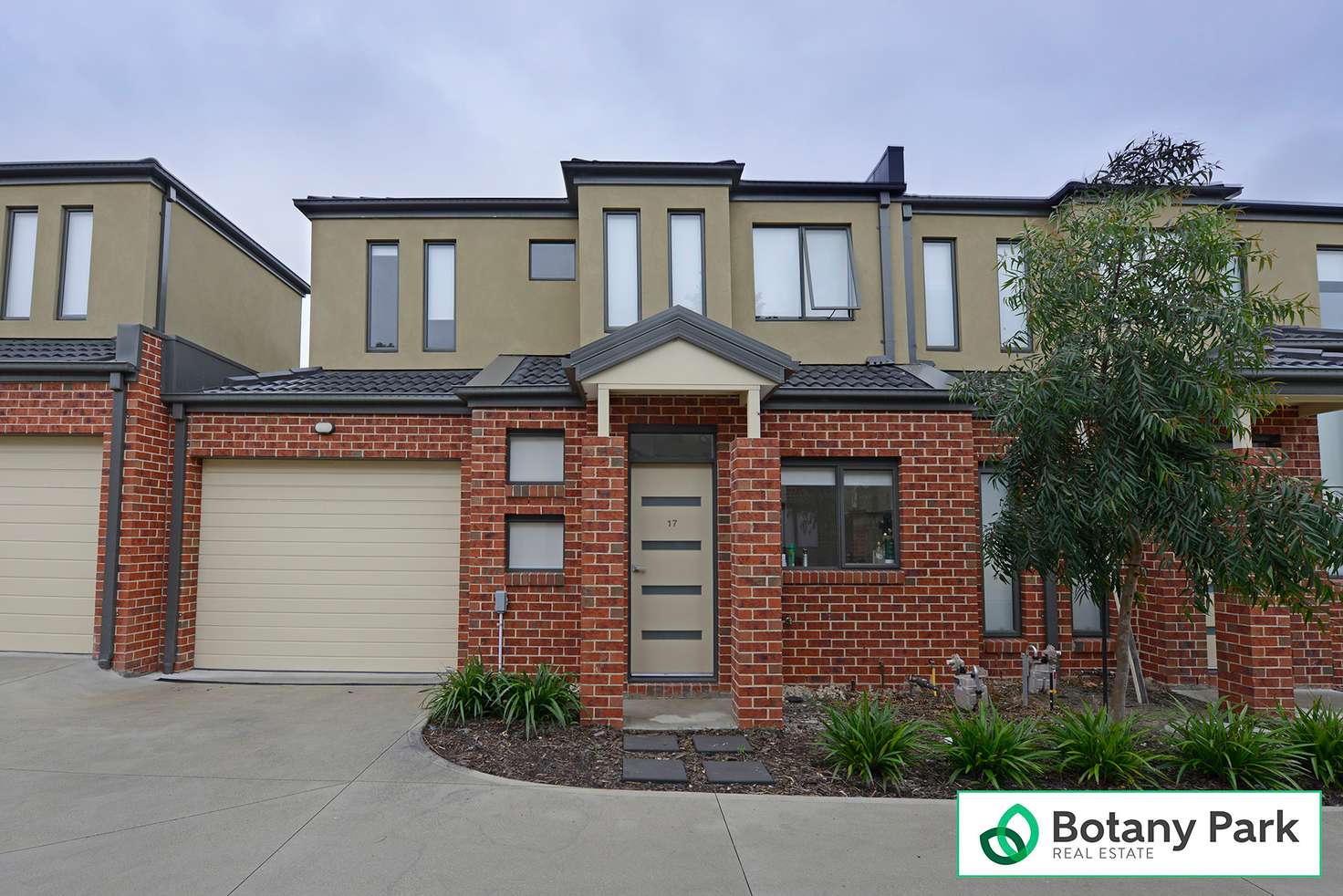 Main view of Homely townhouse listing, 17/27 Brunnings Road, Carrum Downs VIC 3201