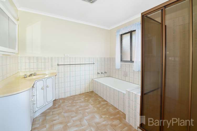 Fifth view of Homely house listing, 2 Cedar Close, Chadstone VIC 3148