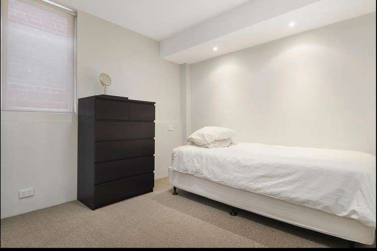 Third view of Homely apartment listing, 2/650 Elizabeth Street, Melbourne VIC 3000