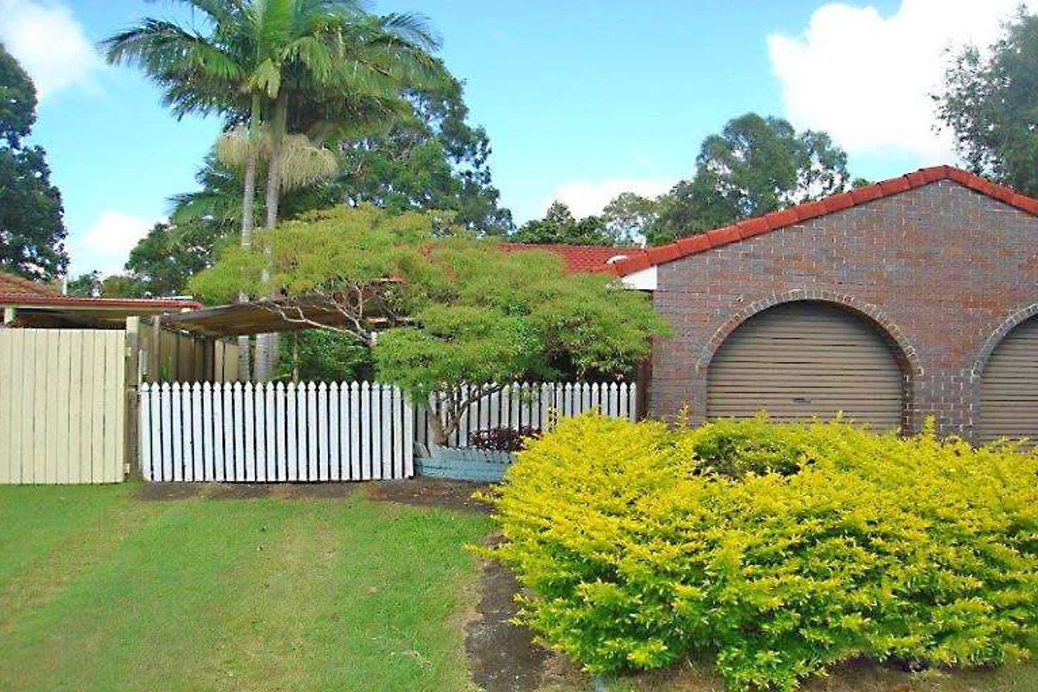 Main view of Homely semiDetached listing, 2/17 Morinda Way, Labrador QLD 4215