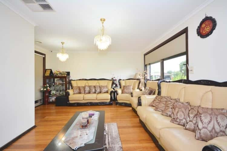 Seventh view of Homely house listing, 5 Cranleigh Place, Craigieburn VIC 3064