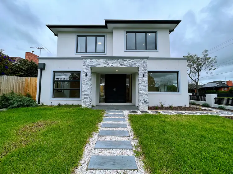 2 Sartori St