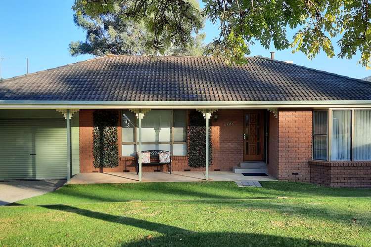 906 CLINTON AVENUE, West Albury NSW 2640