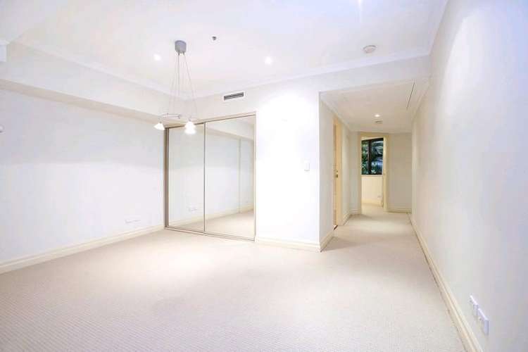 Third view of Homely apartment listing, 2 Bond St, Sydney NSW 2000